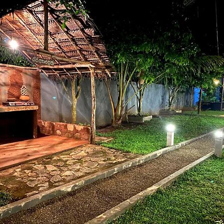 אנוראדפורה Athyantha Resort מראה חיצוני תמונה