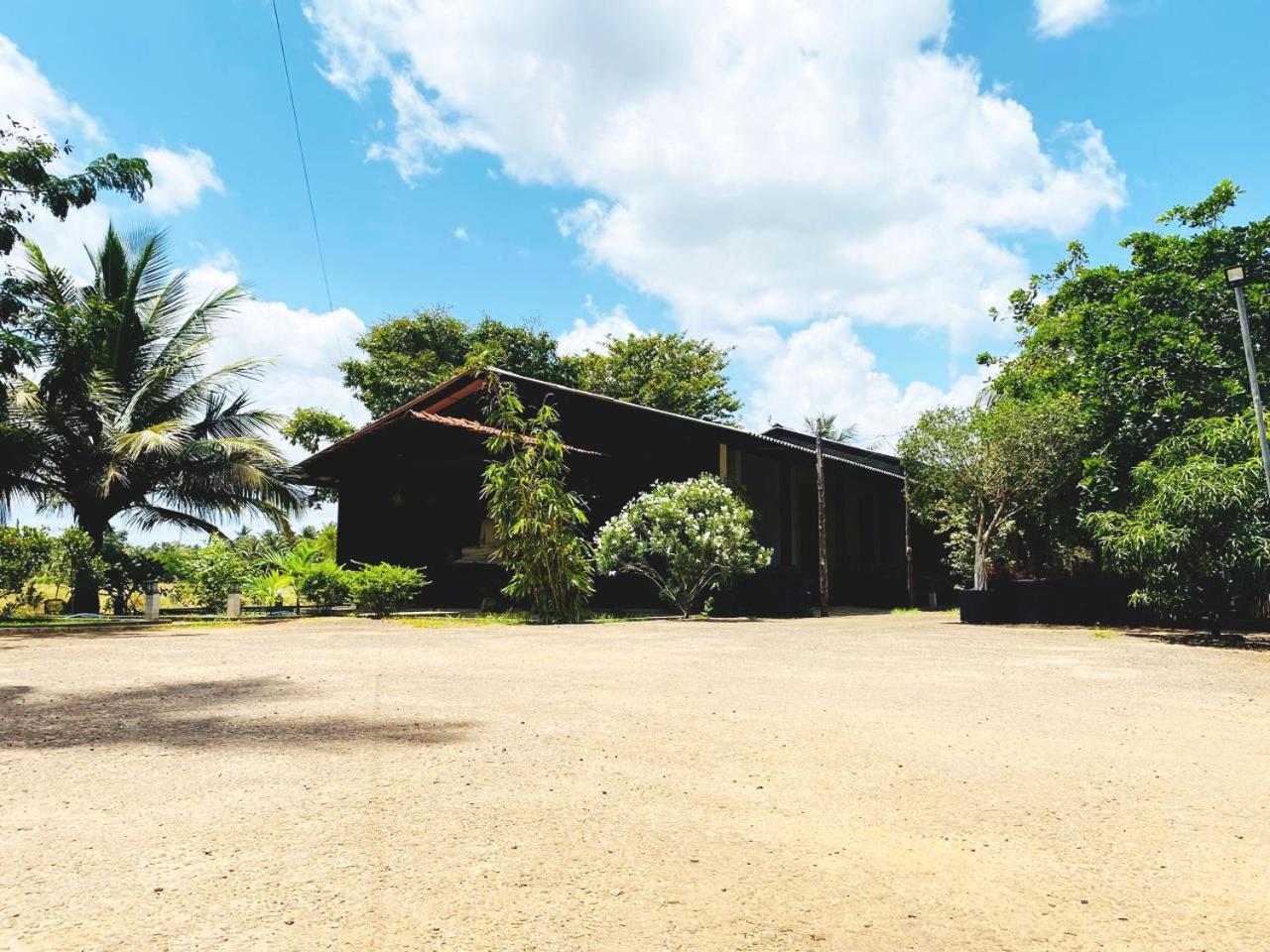 אנוראדפורה Athyantha Resort מראה חיצוני תמונה