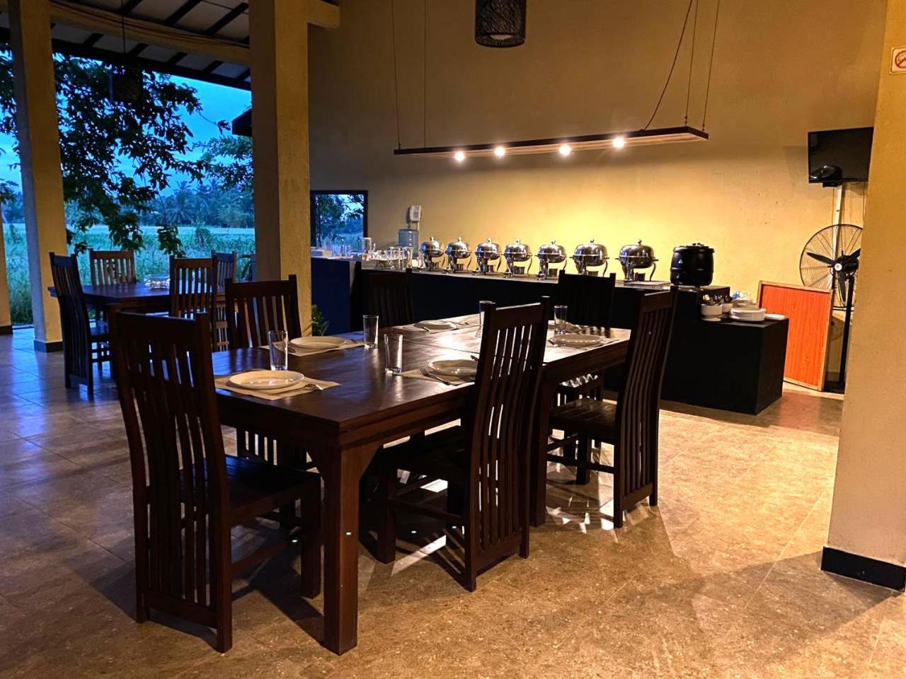 אנוראדפורה Athyantha Resort מראה חיצוני תמונה
