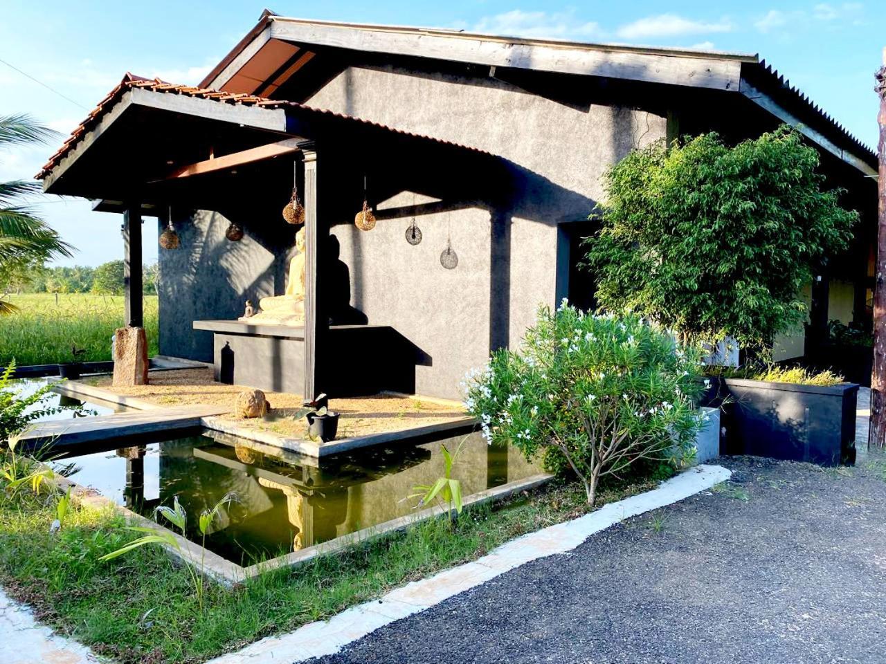 אנוראדפורה Athyantha Resort מראה חיצוני תמונה