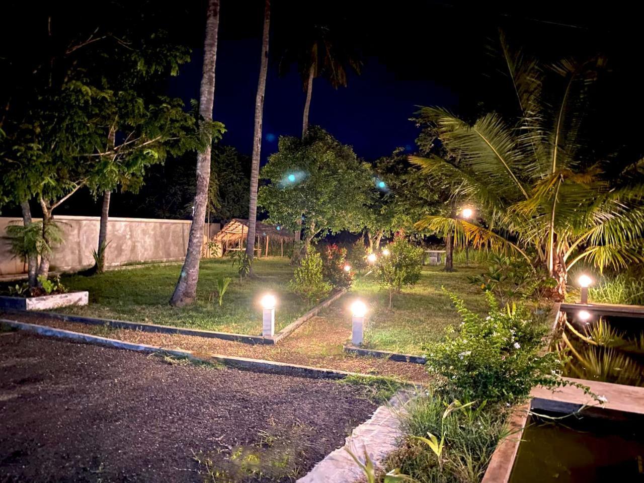 אנוראדפורה Athyantha Resort מראה חיצוני תמונה