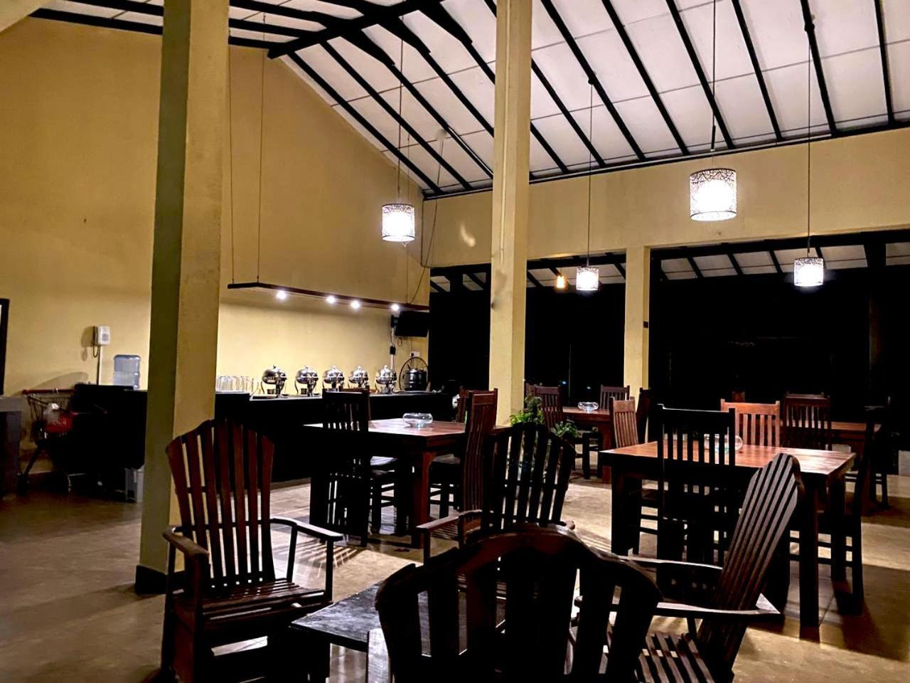 אנוראדפורה Athyantha Resort מראה חיצוני תמונה