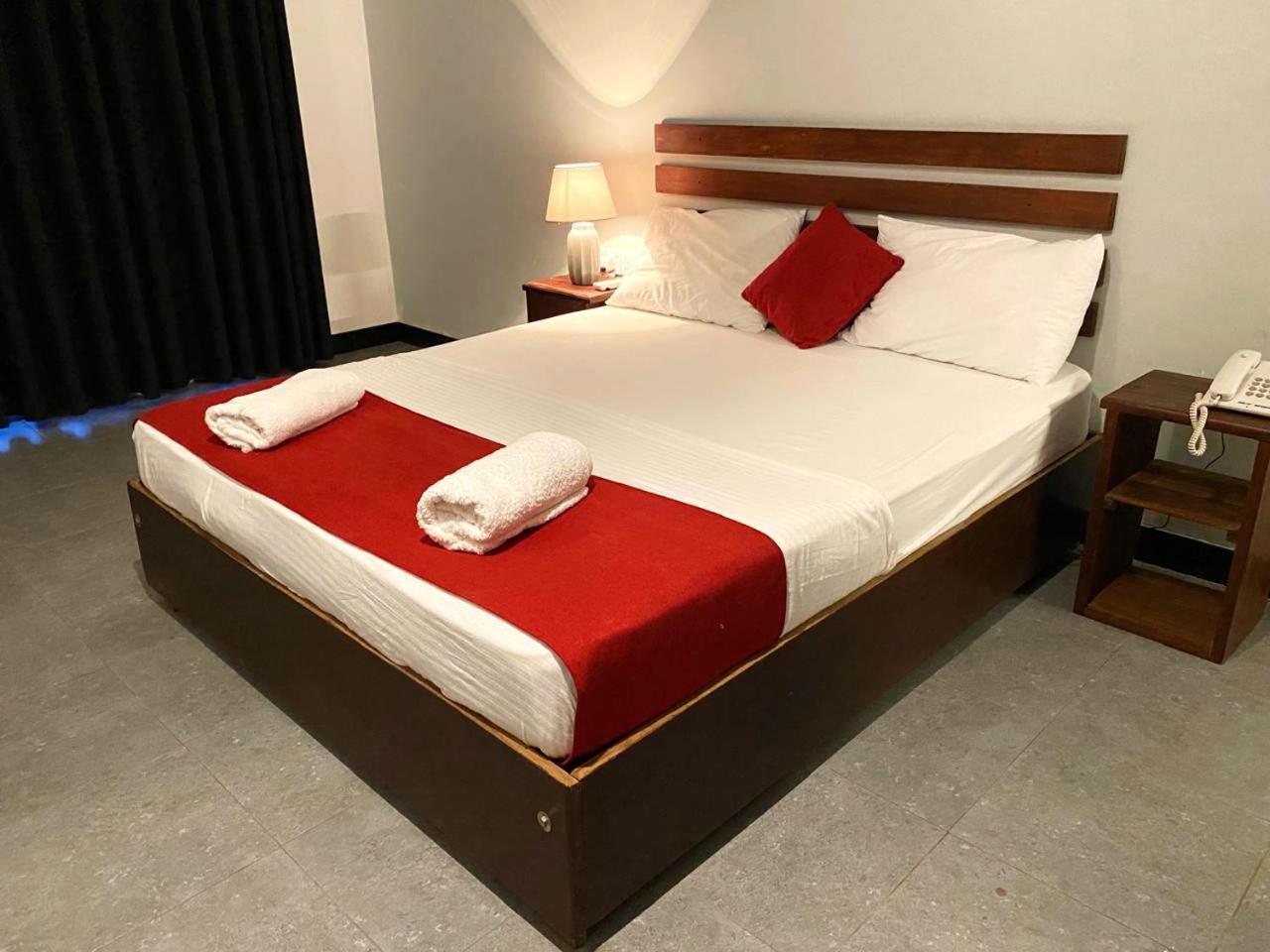 אנוראדפורה Athyantha Resort מראה חיצוני תמונה