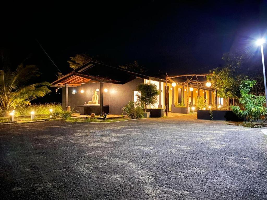 אנוראדפורה Athyantha Resort מראה חיצוני תמונה
